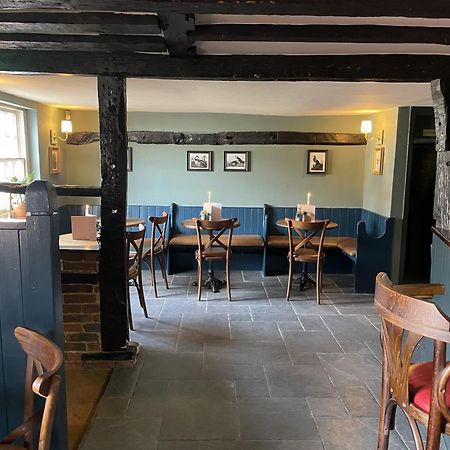 The Plume Of Feathers Farnham  Kültér fotó