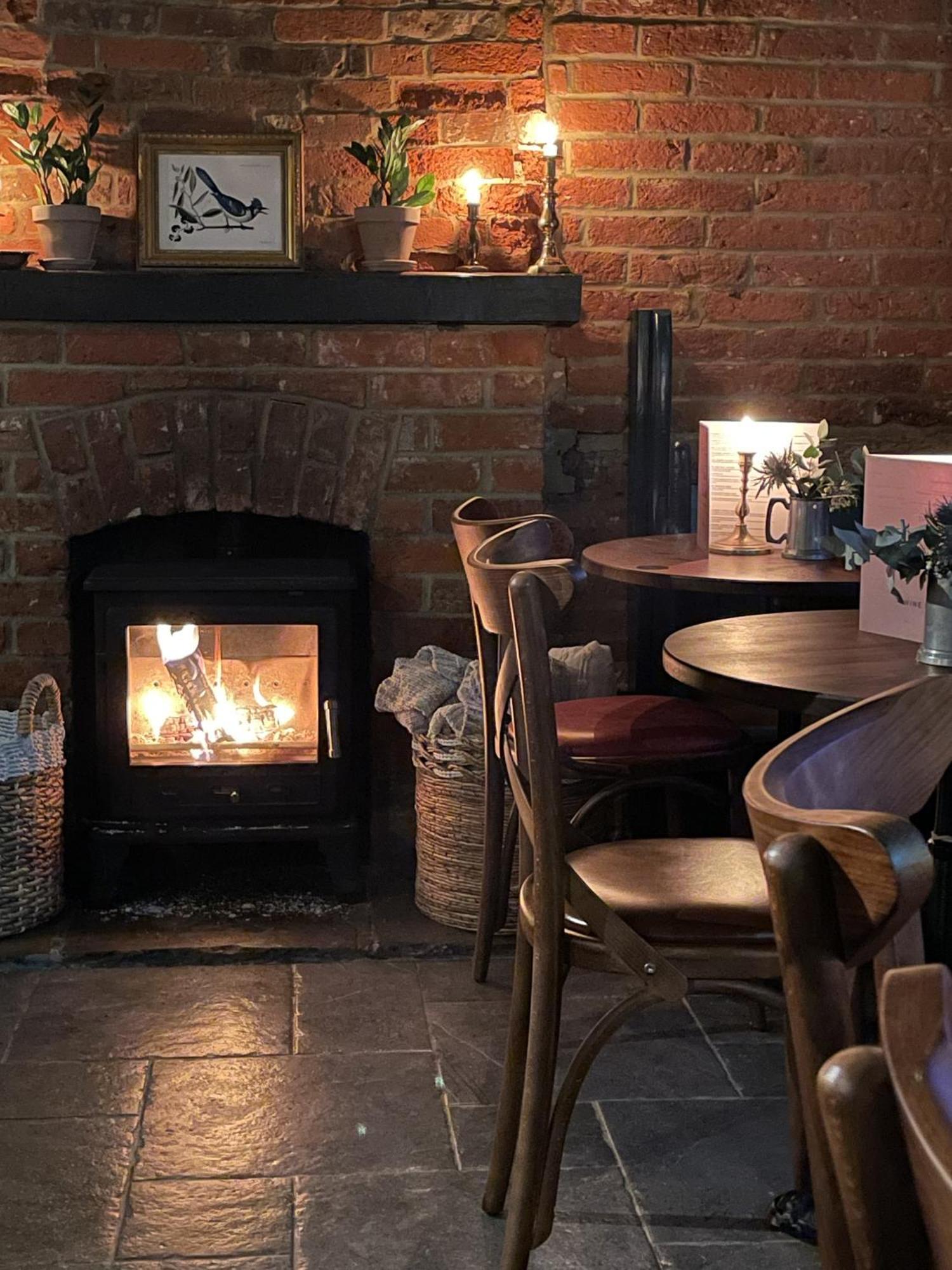 The Plume Of Feathers Farnham  Kültér fotó